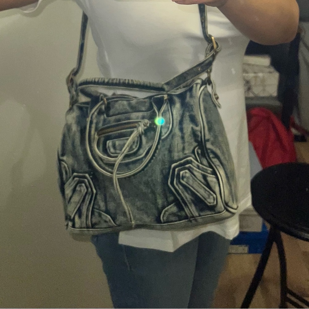 Denim Shoulder Bag

#balenciaga - Picture 7 of 10